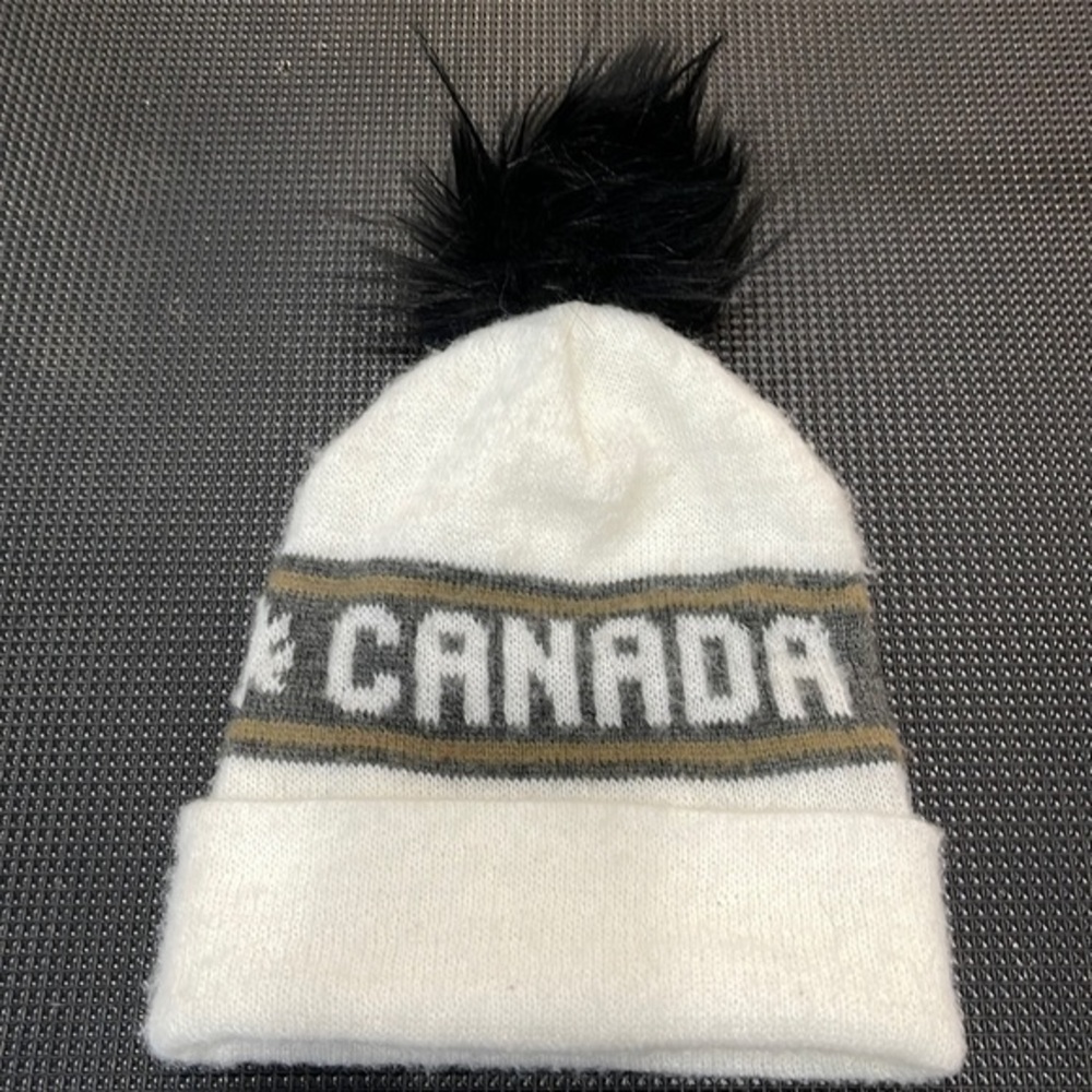 Canada 🇨🇦 Beanie Hat with Pom Pom